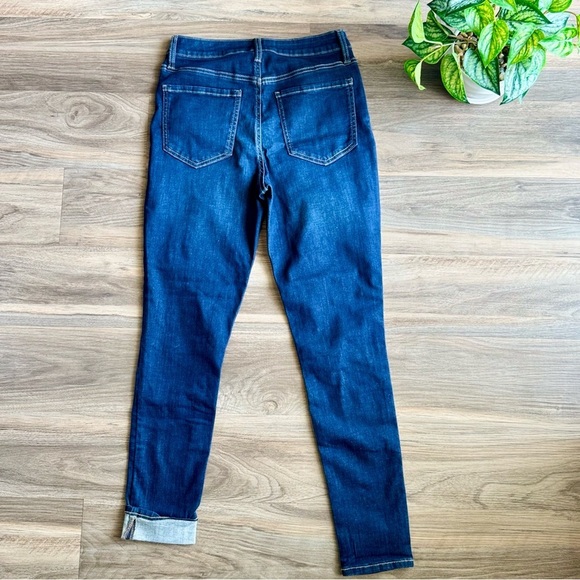 SO Juniors High Rise Distressed Jegging – Size 7/28W - Picture 8 of 10